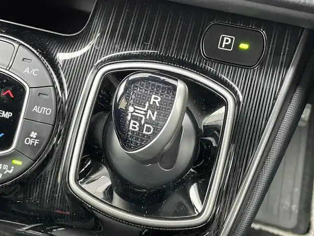 トヨタ エスクァイア ハイブリッド Gi プレミアムパッケージ 千葉県 2020(令2)年 4.3万km ホワイトパールクリスタルシャイン モデリスタエアロ/衝突軽減ブレーキ/両側パワースライドドア/純正１０インチＳＤナビ/プリップダウンモニター/フルセグＴＶ/バックカメラ/ハーフレザーシート/シートヒーター/ＬＥＤヘッドライト