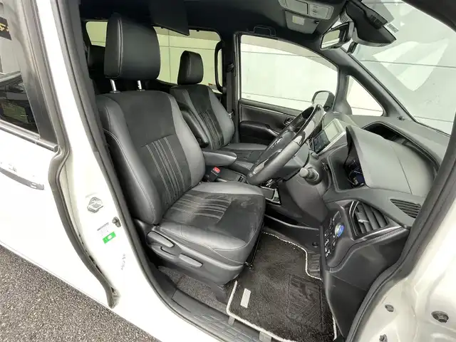 トヨタ エスクァイア ハイブリッド Gi プレミアムパッケージ 千葉県 2020(令2)年 4.3万km ホワイトパールクリスタルシャイン モデリスタエアロ/衝突軽減ブレーキ/両側パワースライドドア/純正１０インチＳＤナビ/プリップダウンモニター/フルセグＴＶ/バックカメラ/ハーフレザーシート/シートヒーター/ＬＥＤヘッドライト