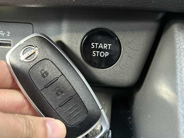 日産 エクストレイル X 石川県 2023(令5)年 3.6万km ダイヤモンドブラック NissanConnectナビゲーションシステム/【AM/FMフルセグTV・Bluetooth】/・ＡｐｐｌｅCarPlay/・アラウンドビューモニター/ビルドインETC2.0/プロパイロット/衝突被害軽減ブレーキ/踏み間違い衝突防止アシスト/前方衝突予測警報/車線逸脱警報/後側方車両検知警報/後退時車両検知警報/運転席パワーシート/前席パワーシート/USB端子/コーナーセンサー/オートライト/・LEDヘッドライト/・フォグランプ/純正フロアマット/スタッドレスタイヤ車載(ゴムのみ)