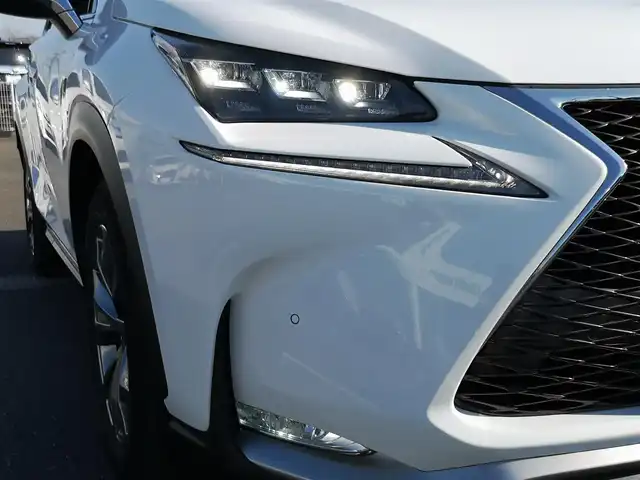 レクサス ＮＸ 200t Fスポーツ 茨城県 2016(平28)年 5.4万km ホワイトノーヴァガラスフレーク 純正ナビ/【AM・FM・DISC・SD・USB・BT・TV・AUX・VTR】/サンルーフ/パワーシート/シートメモリ/シートヒーター/エアシート/ステアリングヒーター/電動リアゲート/パドルシフト/レーダークルコン/ETC2.0/Bカメラ/左サイドカメラ/前後ドラレコ/前後コーナーセンサー/アイドリングストップ