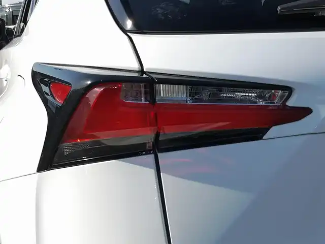 レクサス ＮＸ 200t Fスポーツ 茨城県 2016(平28)年 5.4万km ホワイトノーヴァガラスフレーク 純正ナビ/【AM・FM・DISC・SD・USB・BT・TV・AUX・VTR】/サンルーフ/パワーシート/シートメモリ/シートヒーター/エアシート/ステアリングヒーター/電動リアゲート/パドルシフト/レーダークルコン/ETC2.0/Bカメラ/左サイドカメラ/前後ドラレコ/前後コーナーセンサー/アイドリングストップ