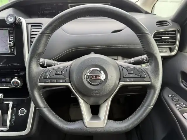 日産 セレナ ハイウェイスター 道南・函館 2017(平29)年 5.6万km ブリリアントシルバー ・ワンオーナー/・純正ＳＤナビ（ＢＴ、ＣＤ、ＤＶＤ）/・フルセグＴＶ/・バックカメラ/・両側パワースライドドア/・衝突軽減ブレーキ/・クルーズコントロール/・ＬＥＤヘッドライト/・フロントフォグランプ/・スマートキー/・スペアキー/・プッシュスタート/・純正フロアマット