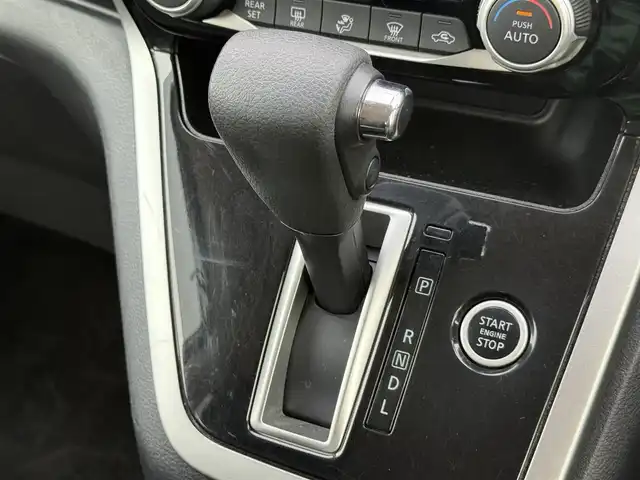 日産 セレナ ハイウェイスター 道南・函館 2017(平29)年 5.6万km ブリリアントシルバー ・ワンオーナー/・純正ＳＤナビ（ＢＴ、ＣＤ、ＤＶＤ）/・フルセグＴＶ/・バックカメラ/・両側パワースライドドア/・衝突軽減ブレーキ/・クルーズコントロール/・ＬＥＤヘッドライト/・フロントフォグランプ/・スマートキー/・スペアキー/・プッシュスタート/・純正フロアマット