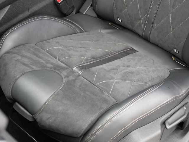 プジョー ３００８ GT ブルー HDi 静岡県 2018(平30)年 4.4万km Ｄグリーン アクティブセーフティ軽減ブレーキ/ACCレーンキープ BSM/パノラマサンルーフ/ファーストクラスパッケージ/純正OPナビフルセグTV Bluetooth/パノラマビューカメラ/ハーフレザーシート シートヒーター /運転席メモリーパワーシート　マッサージ機能/パヒュームデュヒューザー/アンビエントライト /パワーバックドア /ワイヤレス充電/DSRCETC