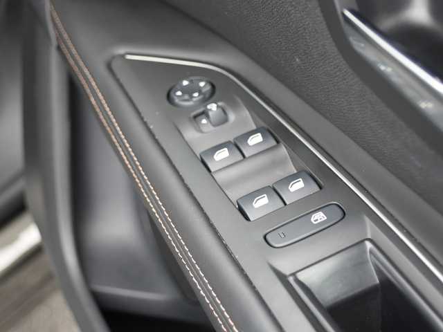 プジョー ３００８ GT ブルー HDi 静岡県 2018(平30)年 4.4万km Ｄグリーン アクティブセーフティ軽減ブレーキ/ACCレーンキープ BSM/パノラマサンルーフ/ファーストクラスパッケージ/純正OPナビフルセグTV Bluetooth/パノラマビューカメラ/ハーフレザーシート シートヒーター /運転席メモリーパワーシート　マッサージ機能/パヒュームデュヒューザー/アンビエントライト /パワーバックドア /ワイヤレス充電/DSRCETC