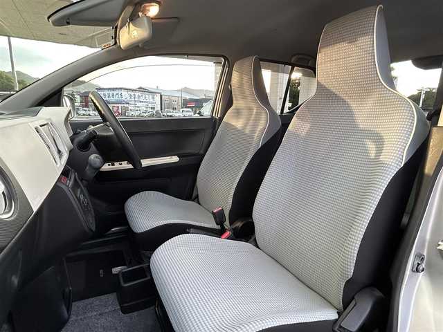 スズキ アルト X 福岡県 2016(平28)年 2.9万km シルキーシルバーメタリック 社外7インチメモリナビ【AVN7500S】/　(AM/FM/CD/DVD/Bluetooth/フルセグTV)/運転支援機能/・レーダーブレーキサポート/・誤発進抑制機能/・アイドリングストップ/・エネチャージ/・ふらつき防止機能/純正15インチアルミホイール/シートヒーター（D席）/USBポート/プッシュスタート/アイドリングストップ/純正フロアマット/電格ウィンカーミラー/ドアバイザー/スペアキー×１/保証書/取扱説明書
