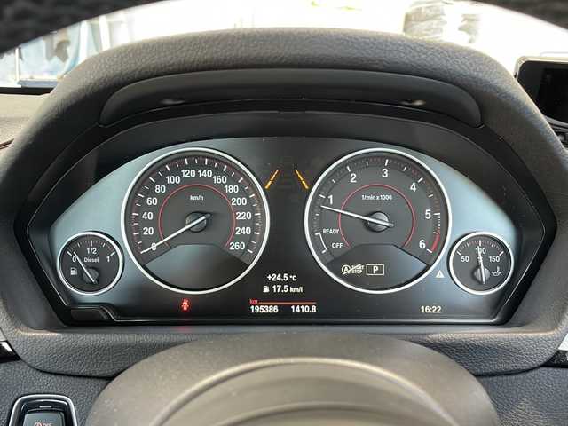 ＢＭＷ ３２０ｄ Mスポーツ 富山県 2016(平28)年 19.6万km 白 純正ナビ/バックカメラ/ターボエンジン/ドライブレコーダー/クルーズコントロール/スマートキー/スペアキー/純正アルミホイール/アイドリングストップ/プッシュスタート/サイドエアバック/横滑り防止装置/パワーシート