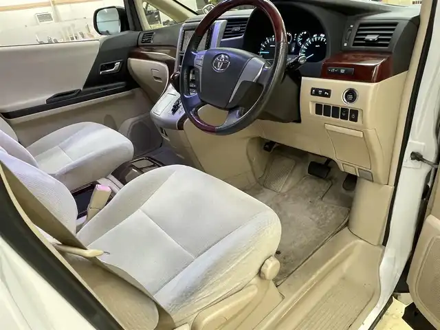 トヨタ アルファード 240X 道央・札幌 2008(平20)年 13.2万km ホワイトパールクリスタルシャイン 4WD/純正ディーラーSDナビ/  (CD/DVD/MD/AM/FM/BT/フルセグ）/ウッドコンピステアリング/左側パワースライドドア/右側イージークローザードア/HIDヘッドライト/フォグライト/12V/120W/ビルトインETC/コーナーセンサー/横滑り防止/フロントワイパーデアイサー/寒冷地仕様/ステアリングスイッチ/オートライト/オールオートパワーウィンドウ/バックカメラ/バニティミラー/純正フロアマット/純正ドアバイザー/電動格納ミラー/スマートキー