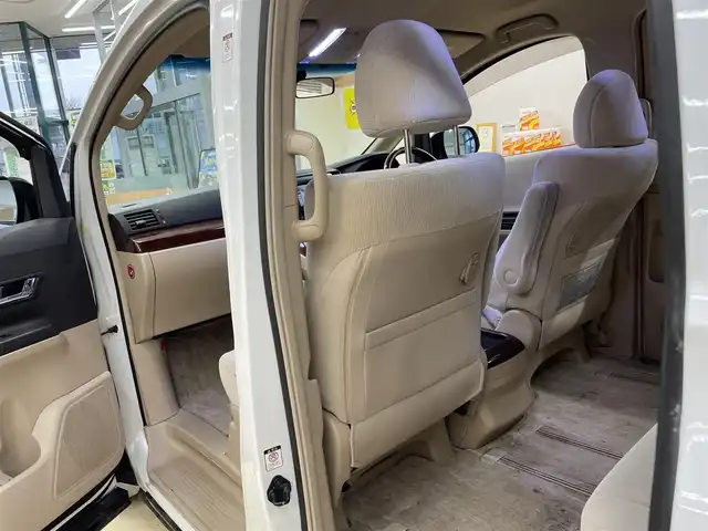 トヨタ アルファード 240X 道央・札幌 2008(平20)年 13.2万km ホワイトパールクリスタルシャイン 4WD/純正ディーラーSDナビ/  (CD/DVD/MD/AM/FM/BT/フルセグ）/ウッドコンピステアリング/左側パワースライドドア/右側イージークローザードア/HIDヘッドライト/フォグライト/12V/120W/ビルトインETC/コーナーセンサー/横滑り防止/フロントワイパーデアイサー/寒冷地仕様/ステアリングスイッチ/オートライト/オールオートパワーウィンドウ/バックカメラ/バニティミラー/純正フロアマット/純正ドアバイザー/電動格納ミラー/スマートキー