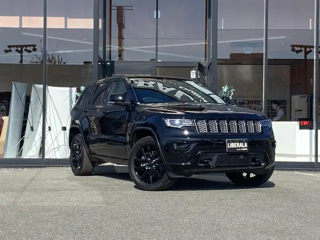 クライスラー・ジープ ジープ グランドチェロキー アルティテュード 福岡県 2020(令2)年 4.9万km ダイヤモンドブラッククリスタル ・ワンオーナー/・エアサスペンション/・U connectナビ /Apple Car play/Android Auto//BT/USB/AUX/フルセグTV/・バックカメラ/・ブラックハーフレザーシート　/・前席パワーシート/シートヒーター/・クルーズコントロール/・純正前後型ドライブレコーダー/・パドルシフト/・純正20インチAW/・HID AUTOヘッドライト/・スマートキー/・保証書/取扱説明書/・スペアキー