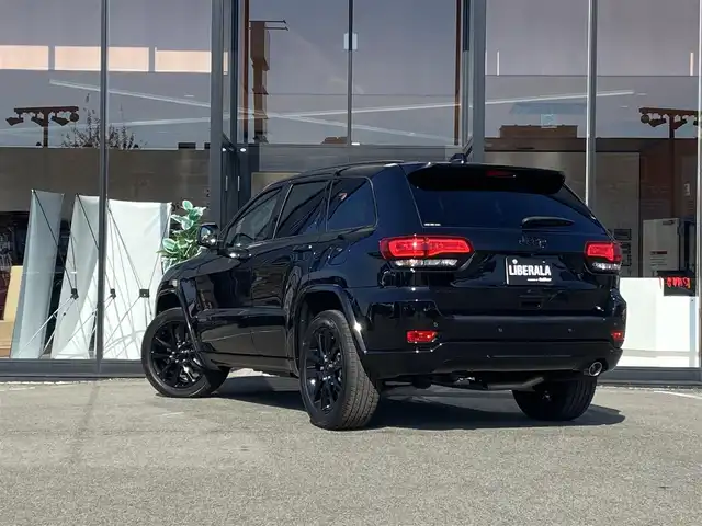 クライスラー・ジープ ジープ グランドチェロキー アルティテュード 福岡県 2020(令2)年 4.9万km ダイヤモンドブラッククリスタル ・ワンオーナー/・エアサスペンション/・U connectナビ /Apple Car play/Android Auto//BT/USB/AUX/フルセグTV/・バックカメラ/・ブラックハーフレザーシート　/・前席パワーシート/シートヒーター/・クルーズコントロール/・純正前後型ドライブレコーダー/・パドルシフト/・純正20インチAW/・HID AUTOヘッドライト/・スマートキー/・保証書/取扱説明書/・スペアキー