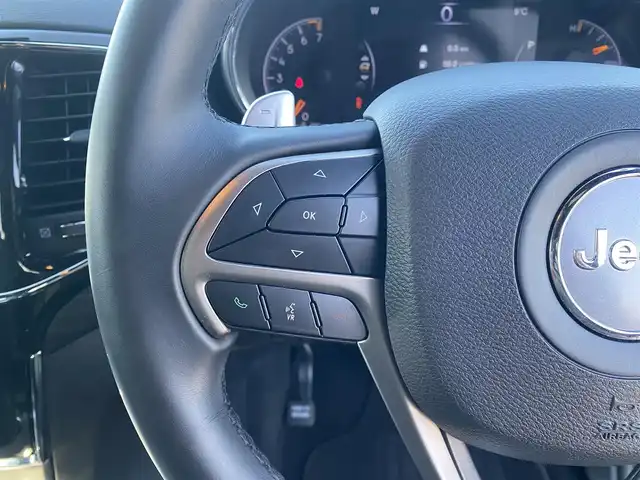 クライスラー・ジープ ジープ グランドチェロキー アルティテュード 福岡県 2020(令2)年 4.9万km ダイヤモンドブラッククリスタル ・ワンオーナー/・エアサスペンション/・U connectナビ /Apple Car play/Android Auto//BT/USB/AUX/フルセグTV/・バックカメラ/・ブラックハーフレザーシート　/・前席パワーシート/シートヒーター/・クルーズコントロール/・純正前後型ドライブレコーダー/・パドルシフト/・純正20インチAW/・HID AUTOヘッドライト/・スマートキー/・保証書/取扱説明書/・スペアキー