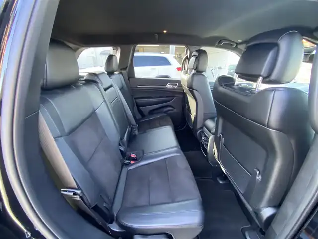 クライスラー・ジープ ジープ グランドチェロキー アルティテュード 福岡県 2020(令2)年 4.9万km ダイヤモンドブラッククリスタル ・ワンオーナー/・エアサスペンション/・U connectナビ /Apple Car play/Android Auto//BT/USB/AUX/フルセグTV/・バックカメラ/・ブラックハーフレザーシート　/・前席パワーシート/シートヒーター/・クルーズコントロール/・純正前後型ドライブレコーダー/・パドルシフト/・純正20インチAW/・HID AUTOヘッドライト/・スマートキー/・保証書/取扱説明書/・スペアキー