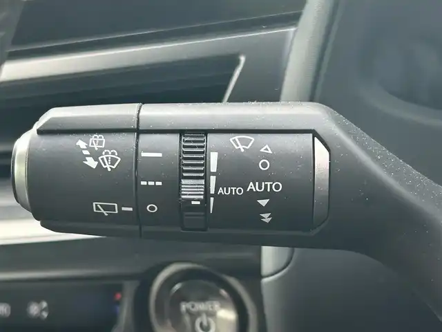 レクサス ＵＸ 和歌山県 2023(令5)年 0.4万km シルバー 三眼LEDヘッドライト/純正ナビ/フルセグTV/パノラミックビューモニター/プリクラッシュセーフティー/レーダークルーズコントロール/レーンディパーチャーアラート/前後ドライブレコーダー/ビルトインETC２．０/純正フロアマット/純正アルミホイール/パワーシート/ポジションメモリー/シートヒーター/ステアリングヒーター/オートライト/オートマチックハイビーム