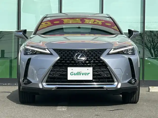 レクサス ＵＸ 和歌山県 2023(令5)年 0.4万km シルバー 三眼LEDヘッドライト/純正ナビ/フルセグTV/パノラミックビューモニター/プリクラッシュセーフティー/レーダークルーズコントロール/レーンディパーチャーアラート/前後ドライブレコーダー/ビルトインETC２．０/純正フロアマット/純正アルミホイール/パワーシート/ポジションメモリー/シートヒーター/ステアリングヒーター/オートライト/オートマチックハイビーム
