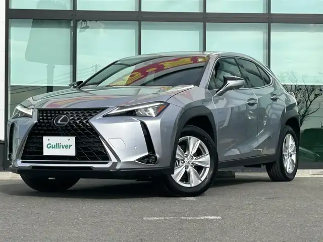 レクサス ＵＸ 和歌山県 2023(令5)年 0.4万km シルバー 三眼LEDヘッドライト/純正ナビ/フルセグTV/パノラミックビューモニター/プリクラッシュセーフティー/レーダークルーズコントロール/レーンディパーチャーアラート/前後ドライブレコーダー/ビルトインETC２．０/純正フロアマット/純正アルミホイール/パワーシート/ポジションメモリー/シートヒーター/ステアリングヒーター/オートライト/オートマチックハイビーム