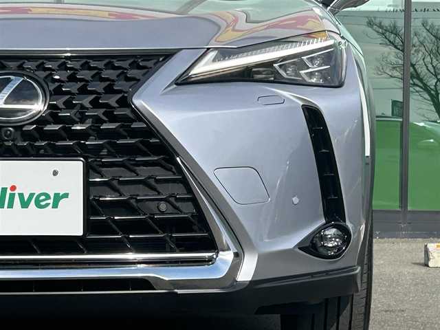 レクサス ＵＸ 和歌山県 2023(令5)年 0.4万km シルバー 三眼LEDヘッドライト/純正ナビ/フルセグTV/パノラミックビューモニター/プリクラッシュセーフティー/レーダークルーズコントロール/レーンディパーチャーアラート/前後ドライブレコーダー/ビルトインETC２．０/純正フロアマット/純正アルミホイール/パワーシート/ポジションメモリー/シートヒーター/ステアリングヒーター/オートライト/オートマチックハイビーム