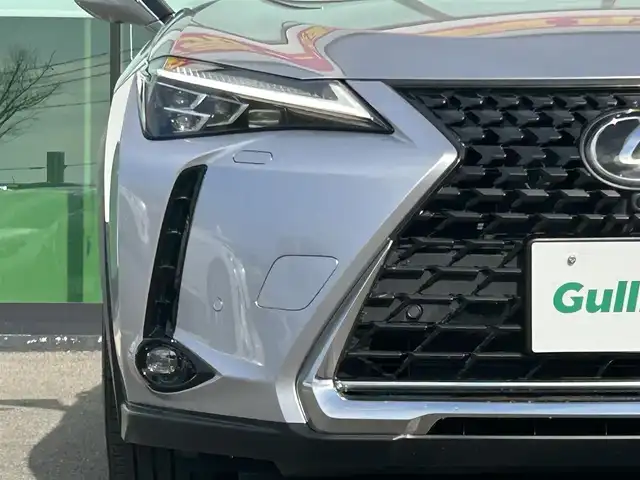 レクサス ＵＸ 和歌山県 2023(令5)年 0.4万km シルバー 三眼LEDヘッドライト/純正ナビ/フルセグTV/パノラミックビューモニター/プリクラッシュセーフティー/レーダークルーズコントロール/レーンディパーチャーアラート/前後ドライブレコーダー/ビルトインETC２．０/純正フロアマット/純正アルミホイール/パワーシート/ポジションメモリー/シートヒーター/ステアリングヒーター/オートライト/オートマチックハイビーム