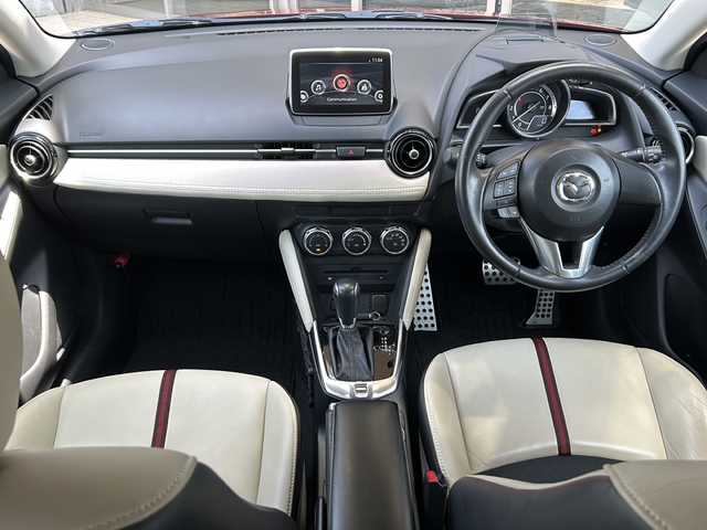 マツダ デミオ 13S Lパッケージ 静岡県 2015(平27)年 7.5万km ソウルレッドプレミアムメタリック 純正ナビ/・バックモニター/・Bluetooth/・フルセグTV/・USB/・AUX/・CD/DVD/・ステアリングスイッチ/主要装備/・プッシュスタート/・ETC車載器/・衝突被害軽減システム/・ハーフレザーシート/・LEDヘッドライト/・オートライト/・純正ＡＷ/・スマートキー/・スペアキー/・アイドリングストップ/・コーナーセンサー