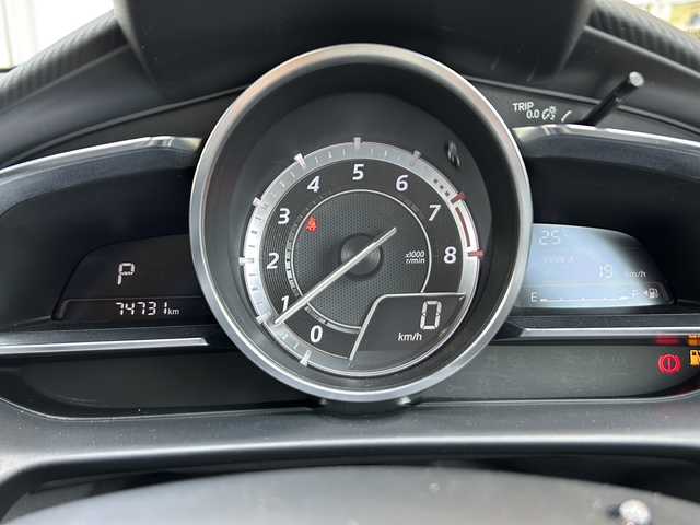 マツダ デミオ 13S Lパッケージ 静岡県 2015(平27)年 7.5万km ソウルレッドプレミアムメタリック 純正ナビ/・バックモニター/・Bluetooth/・フルセグTV/・USB/・AUX/・CD/DVD/・ステアリングスイッチ/主要装備/・プッシュスタート/・ETC車載器/・衝突被害軽減システム/・ハーフレザーシート/・LEDヘッドライト/・オートライト/・純正ＡＷ/・スマートキー/・スペアキー/・アイドリングストップ/・コーナーセンサー