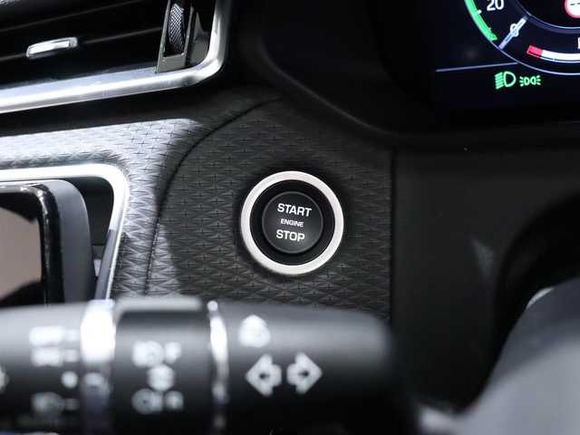 ランドローバー レンジローバーヴェラール Rダイナミック 250PS 静岡県 2019(令1)年 2.6万km 黒 １オナ　/３６０°カメラ　/半革　/ＣａｒＰｌａｙ　/ＥＴＣ　/ＬＥＤ　/純正ナビＴＶ　/パドルシフト　/ＭＥＲＩＤＩＡＮ　/パワーシート／ヒーター／メモリ　　　　/車線変更アシスタント　/オートハイビーム