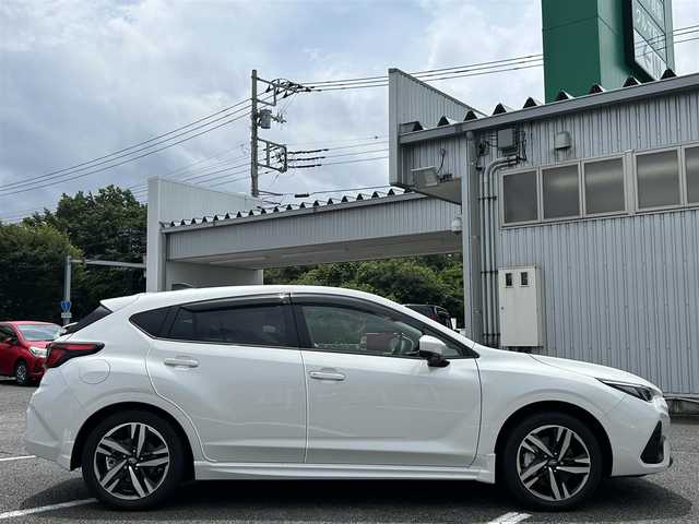 スバル インプレッサ ST－H 静岡県 2023(令5)年 0.2万km クリスタルホワイトP ユーザー買取車両/純正ディーラーナビ/【FM/AM/BT/地デジTV】/純正LEDヘッドライト/純正17インチAW/クルーズコントロール/エンジンスタートボタン/バックカメラ/ETC/USB入力端子/純正フロアマット/パワーシート/横滑り防止装置/コーナーセンサー/MTモード付AT/衝突被害軽減システム/AFS/4WD/ドライブレコーダー/スマートキー/スペアキー×1/アイドリングストップ/AVH（オートビークルホールド）/SRH（ステアリング連携ヘッドランプ）