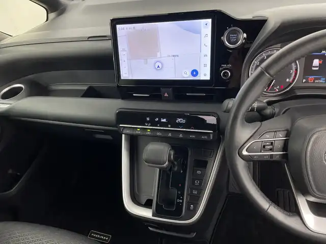 トヨタ ノア S－G 鹿児島県 2023(令5)年 2.5万km ホワイトパールクリスタルシャイン 純正ナビ/(Bluetooth/CD/DVD/USB/AM/FM/HDMI)/地デジフルセグ/純正フリップダウンモニター/バックカメラ/ETC2.0/アダプティブクルーズコントロール/車線逸脱警報/衝突軽減ブレーキ/クリアランスソナー/オートマチックハイビーム/電子パーキングシステム/ブレーキホールド/前席シートヒーター/ウィンカーミラー/電動格納ミラー/フロントフォグランプ/ロールサンシェード/プッシュスタート/純正フロアマット/純正ドアバイザー/純正16インチアルミホイール