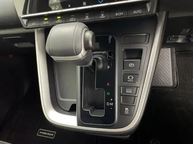 トヨタ ノア S－G 鹿児島県 2023(令5)年 2.5万km ホワイトパールクリスタルシャイン 純正ナビ/(Bluetooth/CD/DVD/USB/AM/FM/HDMI)/地デジフルセグ/純正フリップダウンモニター/バックカメラ/ETC2.0/アダプティブクルーズコントロール/車線逸脱警報/衝突軽減ブレーキ/クリアランスソナー/オートマチックハイビーム/電子パーキングシステム/ブレーキホールド/前席シートヒーター/ウィンカーミラー/電動格納ミラー/フロントフォグランプ/ロールサンシェード/プッシュスタート/純正フロアマット/純正ドアバイザー/純正16インチアルミホイール