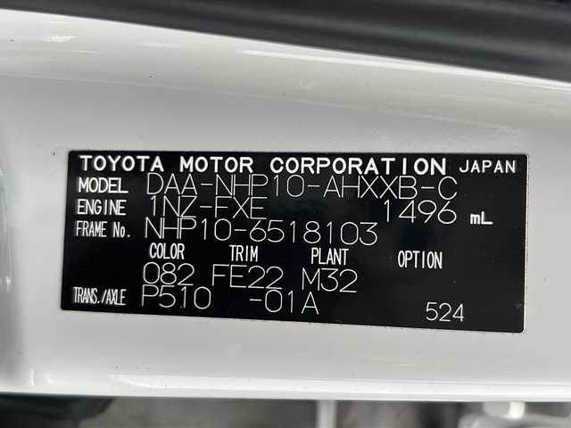 トヨタ アクア X－URBAN ソリッド 山形県 2016(平28)年 10.9万km ライムホワイトパールクリスタルシャイン 寒冷地仕様/純正SDナビ/・NSZT-W64/　（CD、BT、フルセグTV、MSV）/バックカメラ/ビルトインETC/ハーフレザーシート/前席シートヒーター/革巻きステアリング/ステアリングリモコン/スマートキー/プッシュスタート/純正フロアマット/オートライト/LEDライト/フォグランプ/電動格納ウィンカーミラー/ドアバイザー