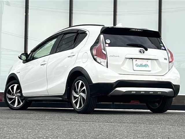 トヨタ アクア X－URBAN ソリッド 山形県 2016(平28)年 10.9万km ライムホワイトパールクリスタルシャイン 寒冷地仕様/純正SDナビ/・NSZT-W64/　（CD、BT、フルセグTV、MSV）/バックカメラ/ビルトインETC/ハーフレザーシート/前席シートヒーター/革巻きステアリング/ステアリングリモコン/スマートキー/プッシュスタート/純正フロアマット/オートライト/LEDライト/フォグランプ/電動格納ウィンカーミラー/ドアバイザー