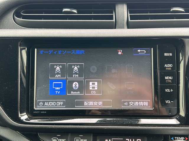トヨタ アクア X－URBAN ソリッド 山形県 2016(平28)年 10.9万km ライムホワイトパールクリスタルシャイン 寒冷地仕様/純正SDナビ/・NSZT-W64/　（CD、BT、フルセグTV、MSV）/バックカメラ/ビルトインETC/ハーフレザーシート/前席シートヒーター/革巻きステアリング/ステアリングリモコン/スマートキー/プッシュスタート/純正フロアマット/オートライト/LEDライト/フォグランプ/電動格納ウィンカーミラー/ドアバイザー