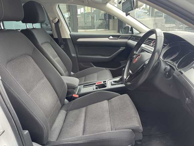 フォルクスワーゲン パサート TSI コンフォートライン 和歌山県 2015(平27)年 8.2万km 白 Discover Pro/フルセグテレビ/バックカメラ/ACC/D席パワーシート/FRコーナーセンサー/アイドリングストップ/LEDヘッドライト/オートホールド/ETC