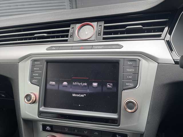 フォルクスワーゲン パサート TSI コンフォートライン 和歌山県 2015(平27)年 8.2万km 白 Discover Pro/フルセグテレビ/バックカメラ/ACC/D席パワーシート/FRコーナーセンサー/アイドリングストップ/LEDヘッドライト/オートホールド/ETC