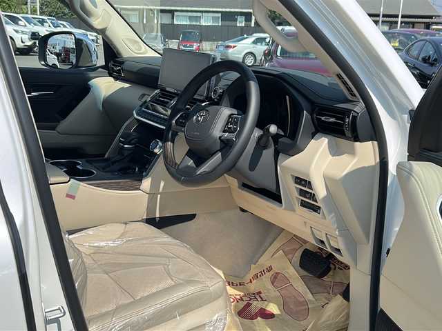 トヨタ ランドクルーザー ZX 鹿児島県 2025(令7)年 0.1千km プレシャスホワイトパール 純正ディスプレイオーディオ/フルセグTV/ETC2.0　/周囲カメラ/Bluetooth接続/クルーズコントロール/４WD/MTモード付AT/電動ムーンルーフ/電動リアゲート/パワーシート/レザーシート/ルーフレール/モデリスタ/オートライト/ヘッドレストモニター/ヘッドアップディスプレイ/電動格納サードシート/クールボックス/ワンオーナー/2025年改良モデル/純正20インチアルミホイール/純正フロアマット
