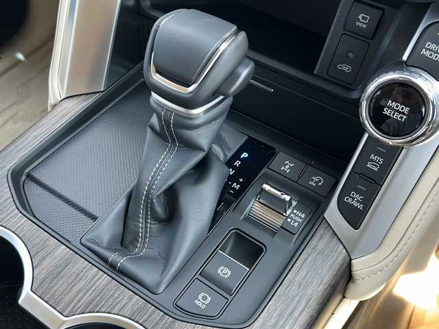 トヨタ ランドクルーザー ZX 鹿児島県 2025(令7)年 0.1千km プレシャスホワイトパール 純正ディスプレイオーディオ/フルセグTV/ETC2.0　/周囲カメラ/Bluetooth接続/クルーズコントロール/４WD/MTモード付AT/電動ムーンルーフ/電動リアゲート/パワーシート/レザーシート/ルーフレール/モデリスタ/オートライト/ヘッドレストモニター/ヘッドアップディスプレイ/電動格納サードシート/クールボックス/ワンオーナー/2025年改良モデル/純正20インチアルミホイール/純正フロアマット