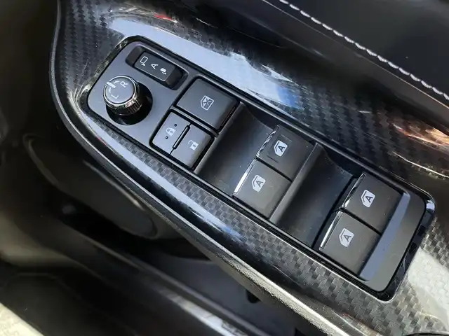 トヨタ ハリアー エレガンス G’s 愛媛県 2016(平28)年 6.1万km ホワイトパールクリスタルシャイン ワンオーナー/純正9インチナビ/(CD/DVD/BT/フルセグ)/バックカメラ/ハーフレザーシート/D席パワーシート/ステアリングスイッチ/オートライト/フォグランプ/ETC