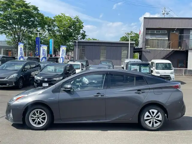 トヨタ プリウス A 宮城県 2016(平28)年 11.4万km グレーメタリック (株)IDOMが運営する【じしゃロン仙台店】の自社ローン専用車両になりますこちらは現金またはオートローンご利用時の価格です。自社ローンご希望の方は別途その旨お申付け下さい/トヨタセーフティセンス/レーダークルーズコントロール/ビルトインETC/ヘッドアップディスプレイ/オートハイビーム
