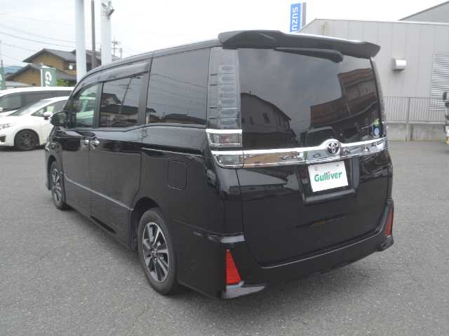 トヨタ ヴォクシー ZS 煌 長崎県 2017(平29)年 8.1万km ブラック /　純正9インチナビ/　フルセグTV/　Bluetooth/　バックカメラ/　ビルトインETC/　純正フリップダウンモニター/　純正ドライブレコーダー/　革調シートカバー/　両側電動スライドドア/　LEDヘッドライト/　フォグランプ/　純正16インチAW/　TOYOTA Safety Sense/　コーナーセンサー/
