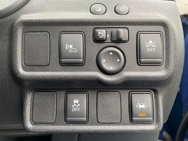 日産 ノート e－パワー X 兵庫県 2018(平30)年 8.8万km シャイニングブルー (株)IDOMが運営する【じしゃロン神戸名谷店】の自社ローン専用車両になりますこちらは現金またはオートローンご利用時の価格です。自社ローンご希望の方は別途その旨お申付け下さい。/純正ナビ/CD/DVD/Bluetooth/フルセグTV/全方位カメラ/インテリジェントルームミラー/衝突軽減ブレーキ/レーンキープアシスト/ETC/電動格納ミラー/LEDヘッドライト/オートライト/フォグランプ/前後クリアランスソナー/ステアリングスイッチ/純正フロアマット/サイドバイザー/社外アルミホイール/プッシュスタート/スマートキー/スペアキー