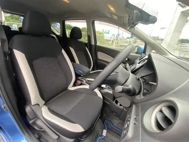 日産 ノート e－パワー X 兵庫県 2018(平30)年 8.8万km シャイニングブルー (株)IDOMが運営する【じしゃロン神戸名谷店】の自社ローン専用車両になりますこちらは現金またはオートローンご利用時の価格です。自社ローンご希望の方は別途その旨お申付け下さい。/純正ナビ/CD/DVD/Bluetooth/フルセグTV/全方位カメラ/インテリジェントルームミラー/衝突軽減ブレーキ/レーンキープアシスト/ETC/電動格納ミラー/LEDヘッドライト/オートライト/フォグランプ/前後クリアランスソナー/ステアリングスイッチ/純正フロアマット/サイドバイザー/社外アルミホイール/プッシュスタート/スマートキー/スペアキー