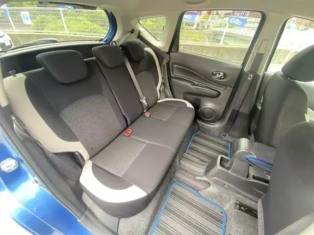 日産 ノート e－パワー X 兵庫県 2018(平30)年 8.8万km シャイニングブルー (株)IDOMが運営する【じしゃロン神戸名谷店】の自社ローン専用車両になりますこちらは現金またはオートローンご利用時の価格です。自社ローンご希望の方は別途その旨お申付け下さい。/純正ナビ/CD/DVD/Bluetooth/フルセグTV/全方位カメラ/インテリジェントルームミラー/衝突軽減ブレーキ/レーンキープアシスト/ETC/電動格納ミラー/LEDヘッドライト/オートライト/フォグランプ/前後クリアランスソナー/ステアリングスイッチ/純正フロアマット/サイドバイザー/社外アルミホイール/プッシュスタート/スマートキー/スペアキー