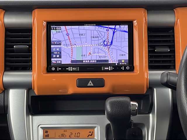 スズキ ハスラー X 新潟県 2016(平28)年 7.2万km パッションオレンジマイカ/スペリアホワイト 4WD/禁煙車/社外ナビ/フルセグ/　CD/DVD/SD/Bluetooth/バックカメラ/衝突被害軽減ブレーキ/前席シートヒーター/スマートキー×２/純正アルミ付きスタッドレス/　（積み込み７mm）/電動格納式ミラー/革巻きステアリング/キセノンヘッドライト/オートライト/フォグランプ/プッシュスタート/ETC