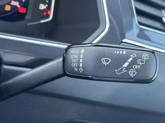フォルクスワーゲン ティグアン TSI Rライン ブラックスタイル 福岡県 2020(令2)年 3.2万km ディープブラックパールエフェクト ワンオーナー/アダプティブクルーズコントロール/ブラインドスポットモニター/レーンキープアシスト/純正ナビ/フルセグTV/全方位カメラ/Bluetooth/Applecarplay/androidauto/ハーフレザーシート/全席シートヒーター/パワーバックドア/LEDヘッドライト/オートハイビーム/取扱説明書/保証書/スペアキー×1