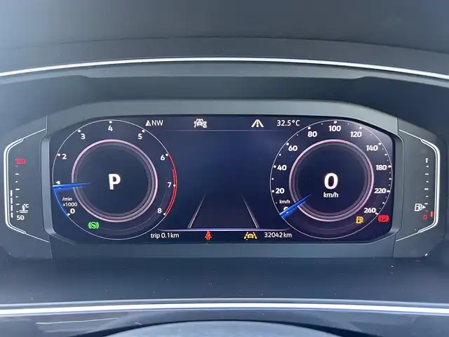 フォルクスワーゲン ティグアン TSI Rライン ブラックスタイル 福岡県 2020(令2)年 3.2万km ディープブラックパールエフェクト ワンオーナー/アダプティブクルーズコントロール/ブラインドスポットモニター/レーンキープアシスト/純正ナビ/フルセグTV/全方位カメラ/Bluetooth/Applecarplay/androidauto/ハーフレザーシート/全席シートヒーター/パワーバックドア/LEDヘッドライト/オートハイビーム/取扱説明書/保証書/スペアキー×1