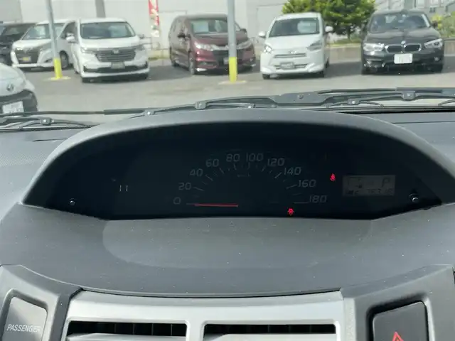 トヨタ ヴィッツ F 千葉県 2006(平18)年 7.9万km ライトブルーマイカメタリック 純正オーディオ/ドアバイザー/フロアマット/ポータブルナビ/電動格納ミラー/リモコンキー