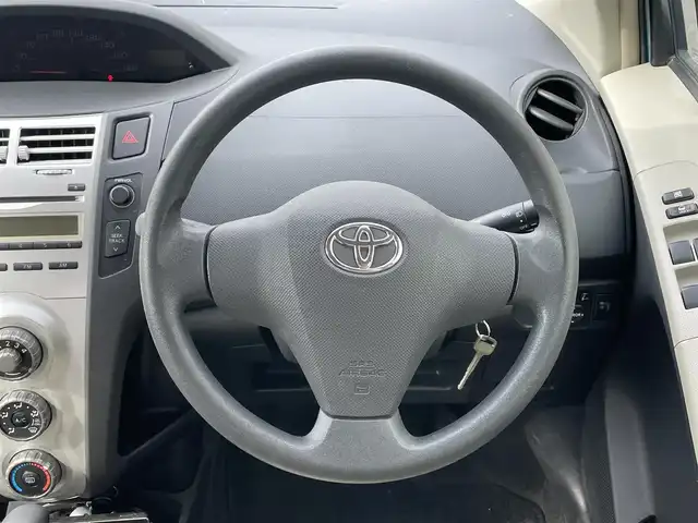 トヨタ ヴィッツ F 千葉県 2006(平18)年 7.9万km ライトブルーマイカメタリック 純正オーディオ/ドアバイザー/フロアマット/ポータブルナビ/電動格納ミラー/リモコンキー