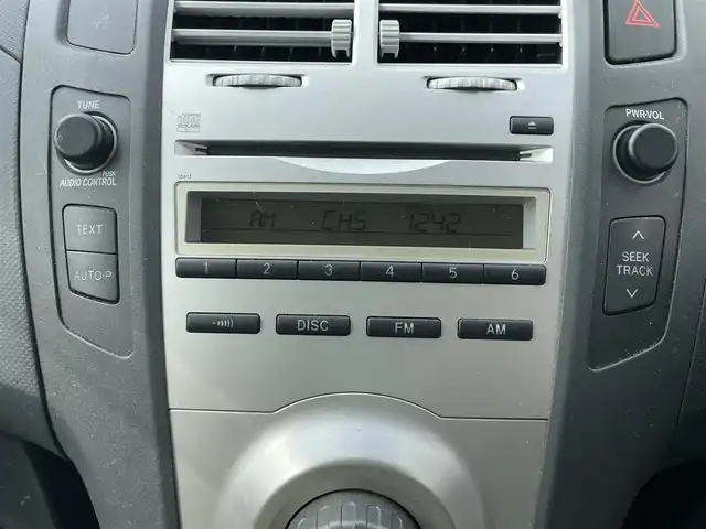 トヨタ ヴィッツ F 千葉県 2006(平18)年 7.9万km ライトブルーマイカメタリック 純正オーディオ/ドアバイザー/フロアマット/ポータブルナビ/電動格納ミラー/リモコンキー