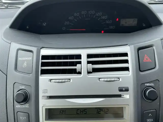 トヨタ ヴィッツ F 千葉県 2006(平18)年 7.9万km ライトブルーマイカメタリック 純正オーディオ/ドアバイザー/フロアマット/ポータブルナビ/電動格納ミラー/リモコンキー