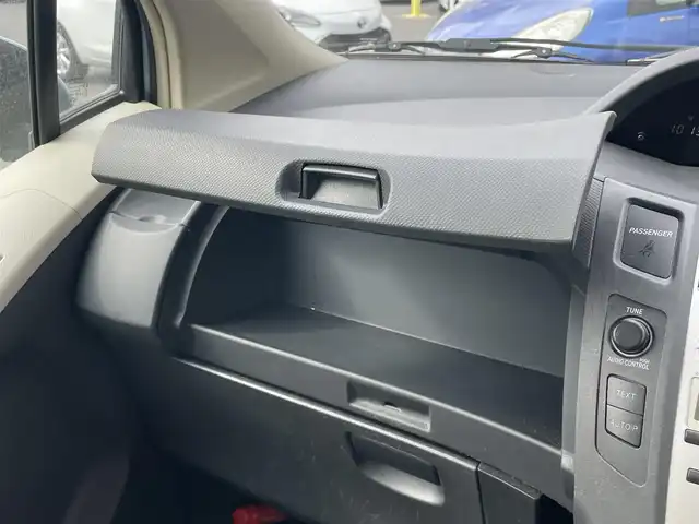 トヨタ ヴィッツ F 千葉県 2006(平18)年 7.9万km ライトブルーマイカメタリック 純正オーディオ/ドアバイザー/フロアマット/ポータブルナビ/電動格納ミラー/リモコンキー