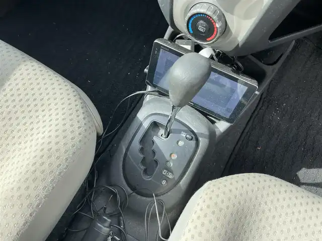 トヨタ ヴィッツ F 千葉県 2006(平18)年 7.9万km ライトブルーマイカメタリック 純正オーディオ/ドアバイザー/フロアマット/ポータブルナビ/電動格納ミラー/リモコンキー